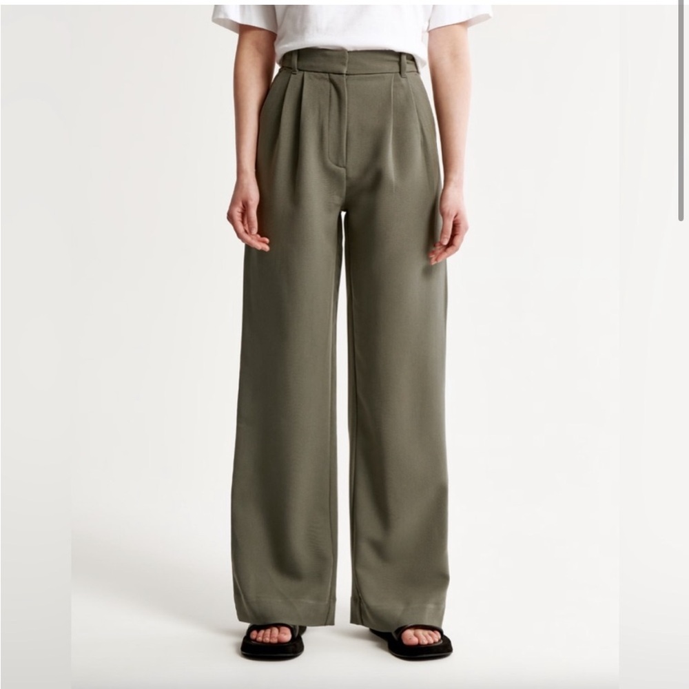 Sage green Abercrombie Sloan trouser.